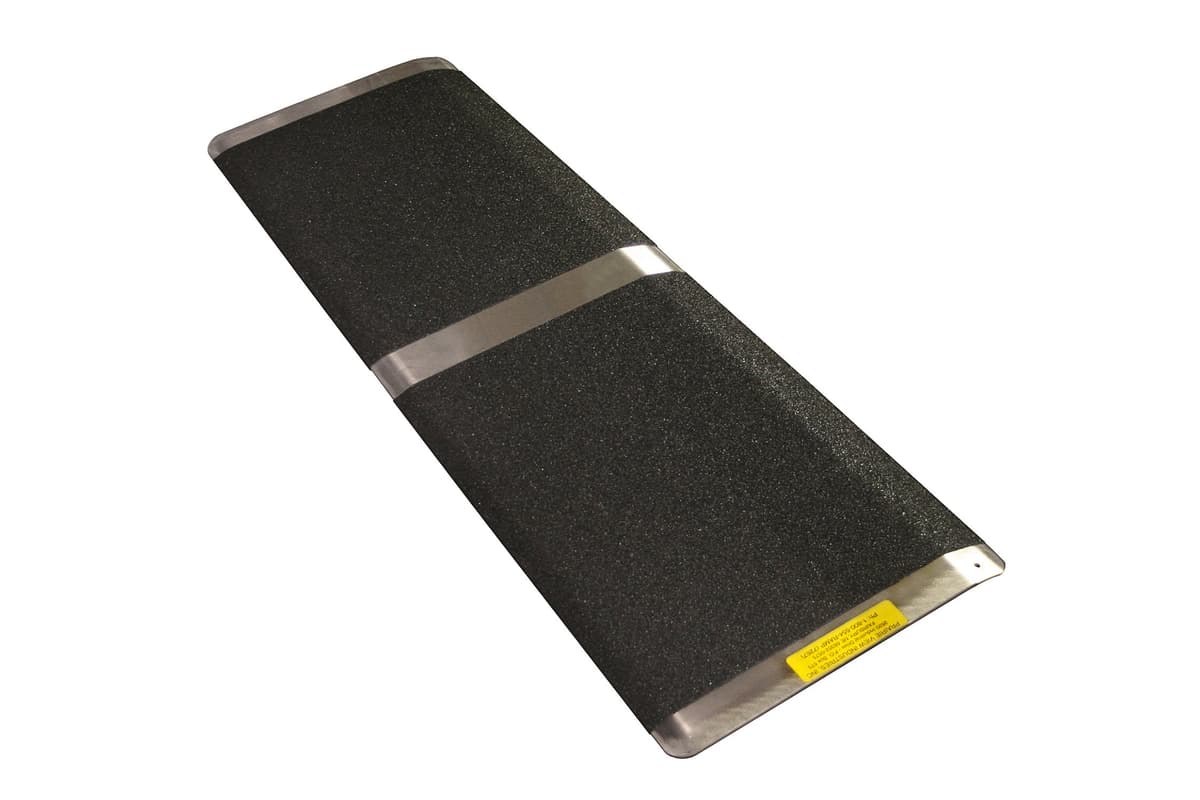 מדרגות לכלב — Prairie View Industries TH1632 Threshold Ramp, 16 x 32 Inch