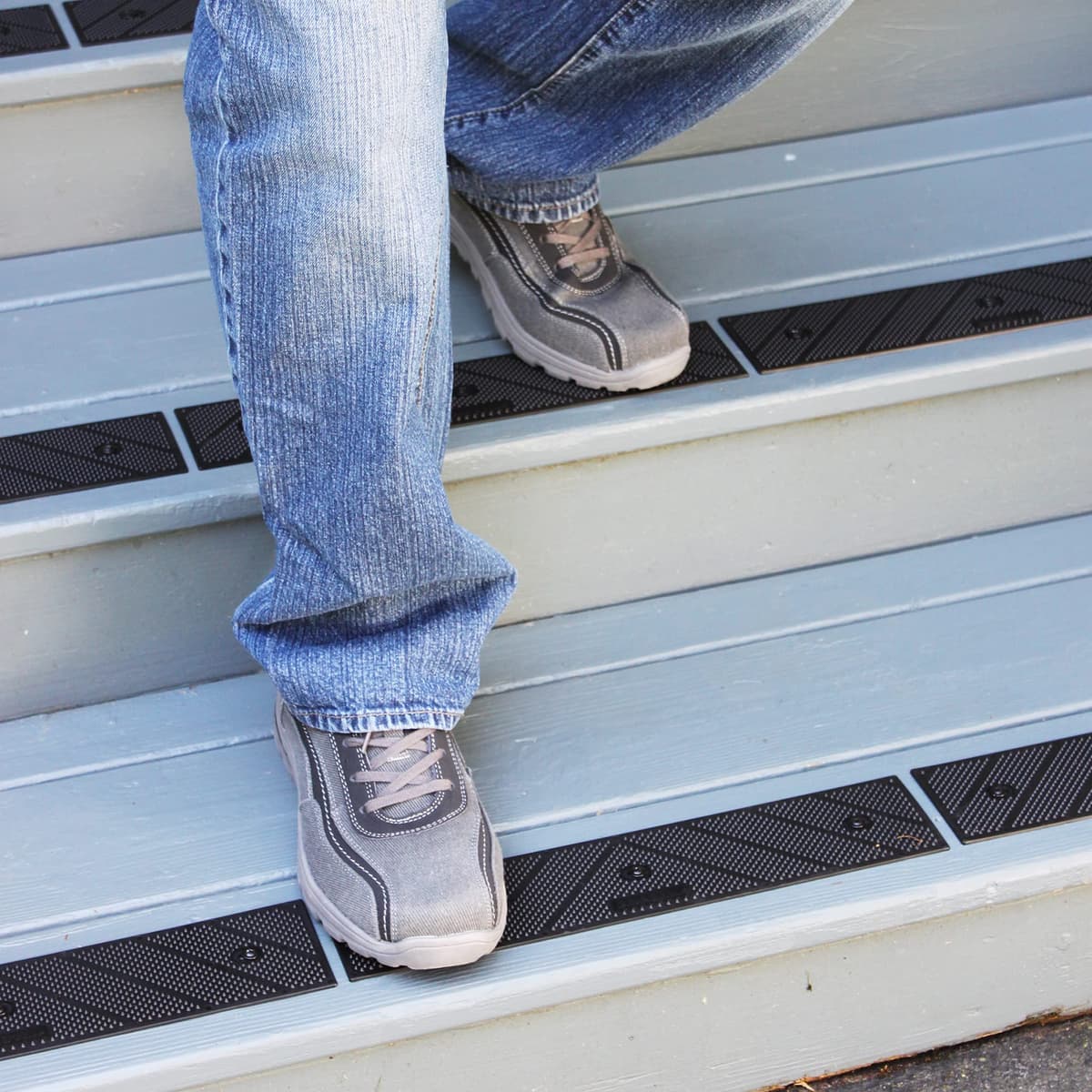 מדרגות לכלב — GripStrip Stair Treads for Wooden Steps, Non Slip Stair Grips for Outdoor or Ind